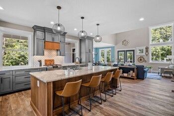 House Cleaning by Glossy Look Services LLC
